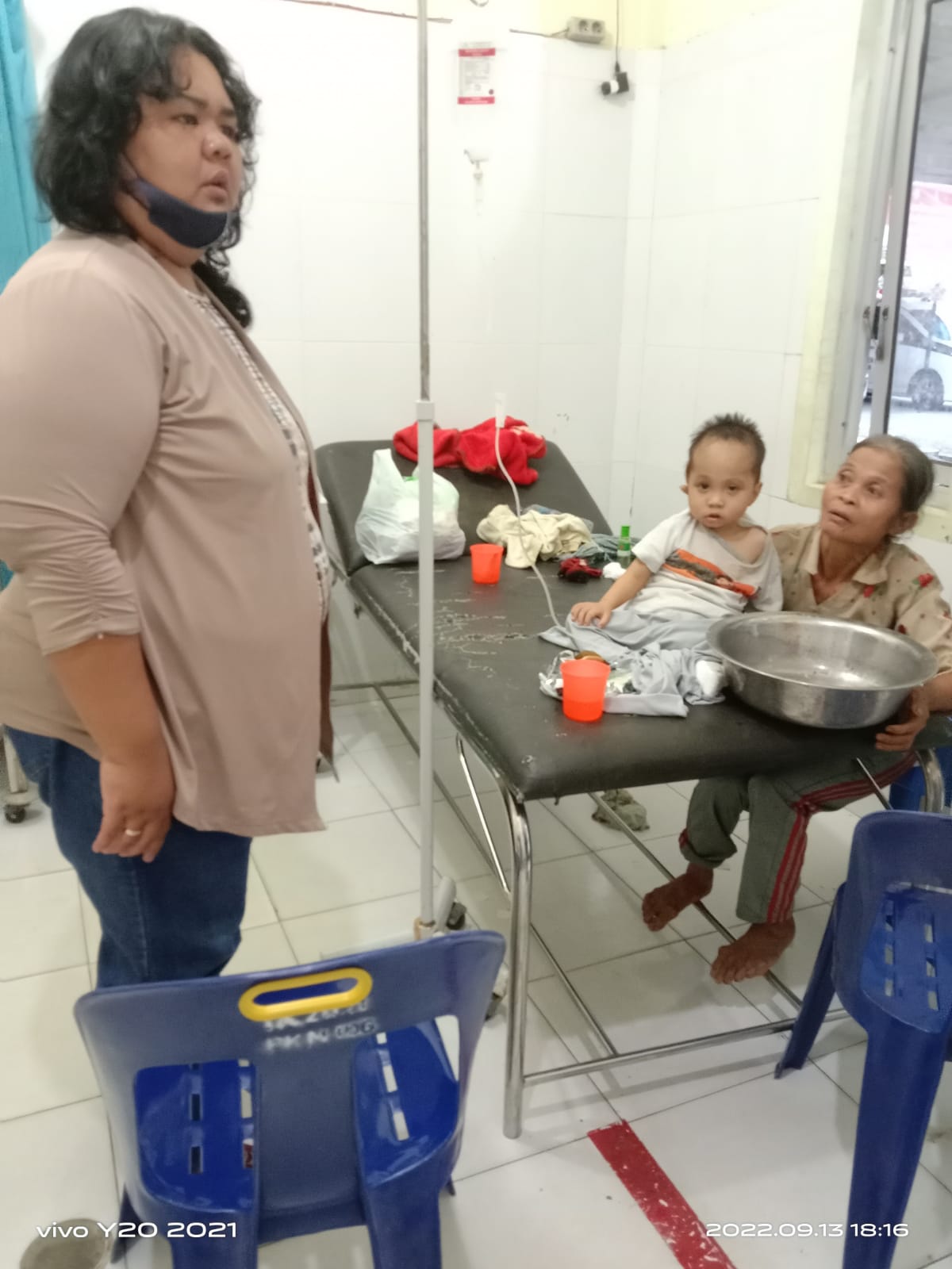 MENOLAK DI RUJUK DI RUMAH SAKIT, LITUS LAOLI TERPAKSA DI RAWAT DI PUSKESMAS IDANOGAWO 