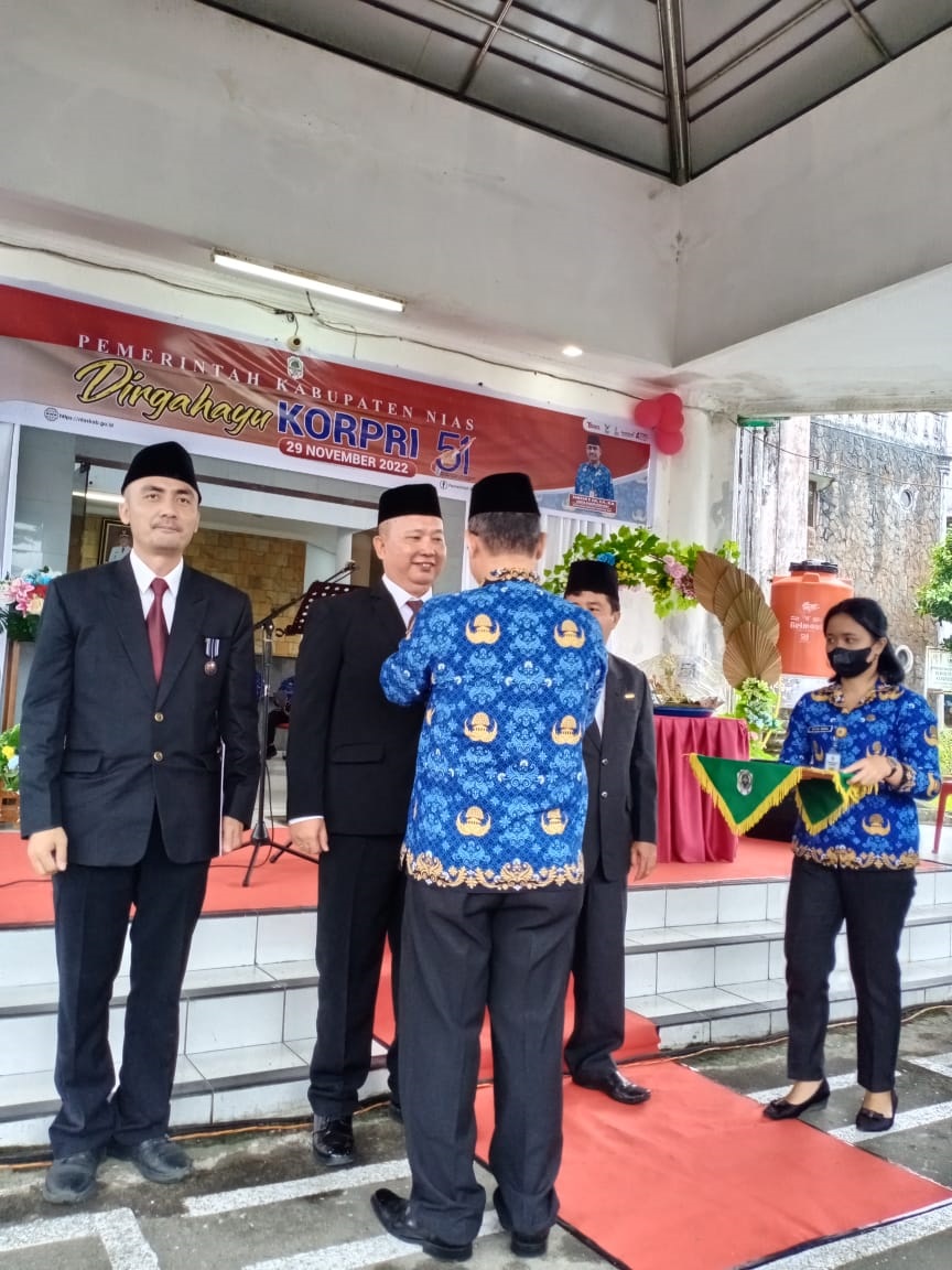 Kepala UPTD Puskesmas Idanogawo Terima Satyalancana Karya Satya dari Presiden RI 
